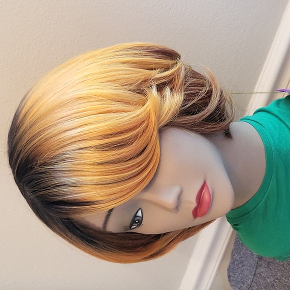 Short Multicolor Lace Front Wig - Picture 2 of 7